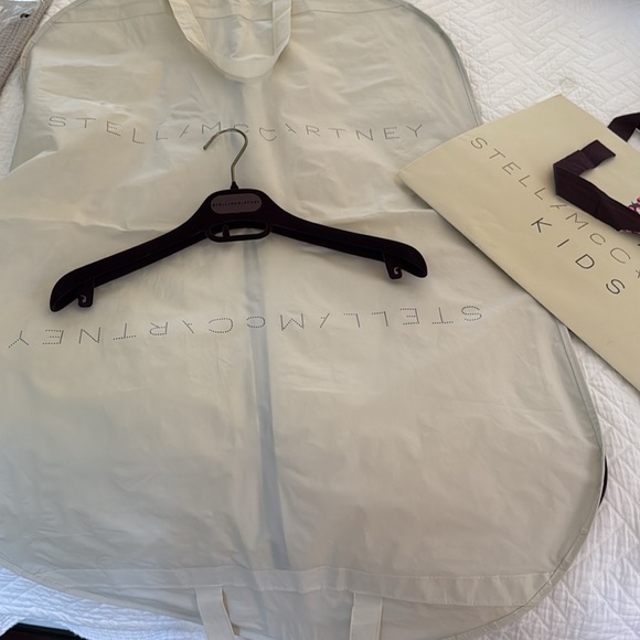 STELLA MCCARTNEY Garment Bag, Hanger & KIDS Shopping Bag - Picture 7 of 9